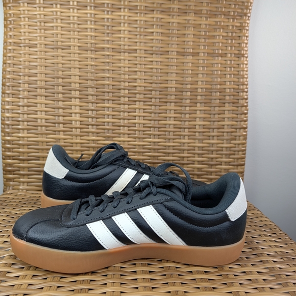 Adidas Black and White Skate Sneakers Shoes Gum Sole Size 8 - Picture 4 of 16